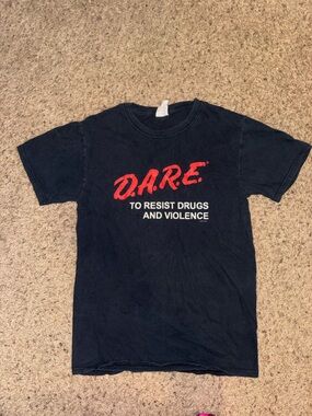 VINTAGE DARE to Resist Drugs and Violence 
Men's Tshirt size small